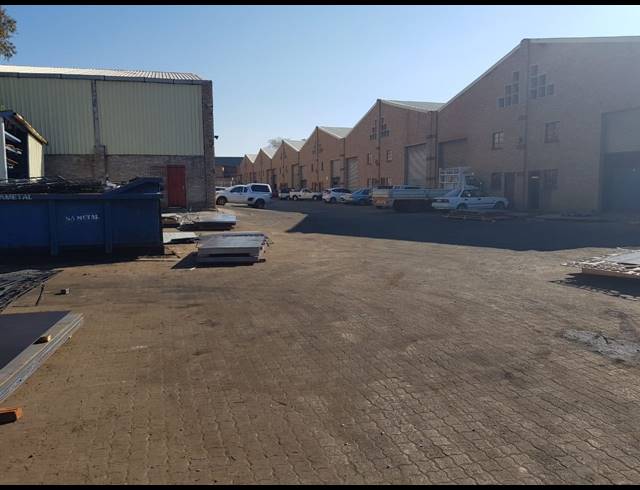 3,675M² WAREHOUSE FOR SALE IN STEELEDALE